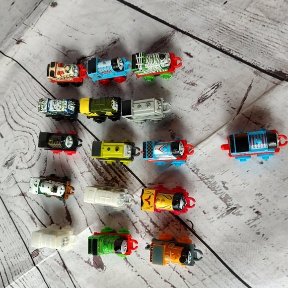 Thomas The Train Minis Lot Toys Thomas And Friends Collection ~ Lot Of 16 - Picture 5 of 12